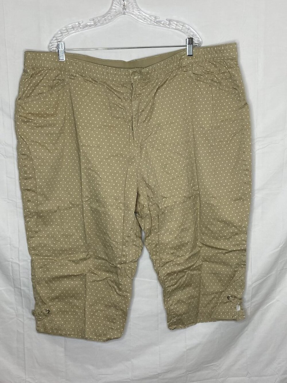Liz & Me (3X) Tan with stars elastic waist zip-up lined Capri's